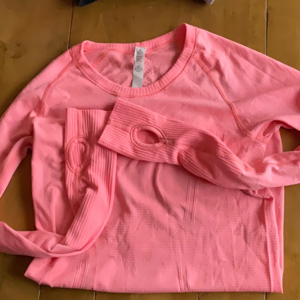 Lululemon swiftly long sleeve size 4